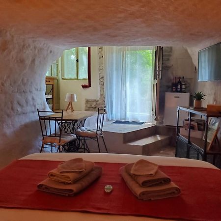 코르닐론콩포우 Moulin De Bonfilhon B&B 외부 사진